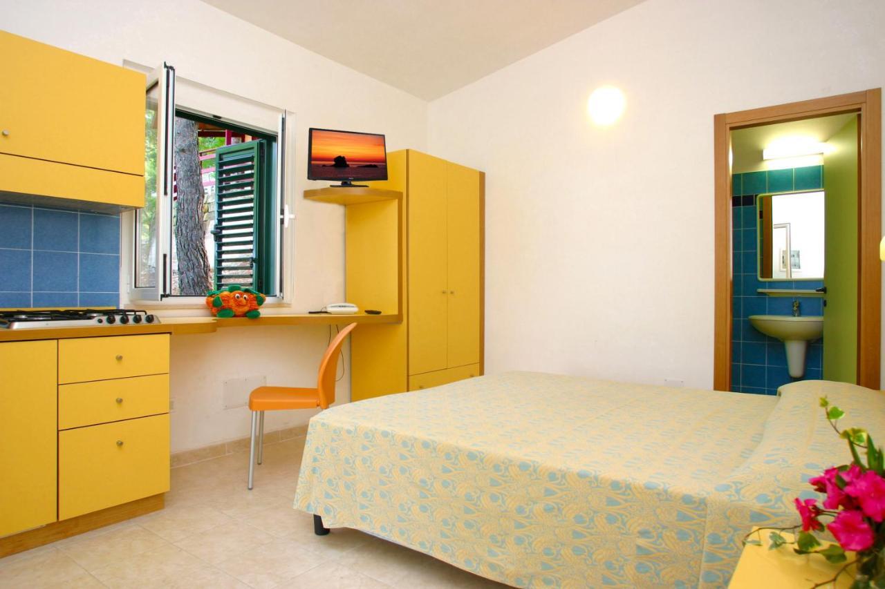 Gattarella Family Resort Puglia - Self Catering Accommodations In The Pinewood ヴィエステ エクステリア 写真